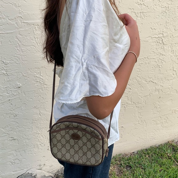 (35) GUCCI 80s Small Crossbody - Picture 4 of 12